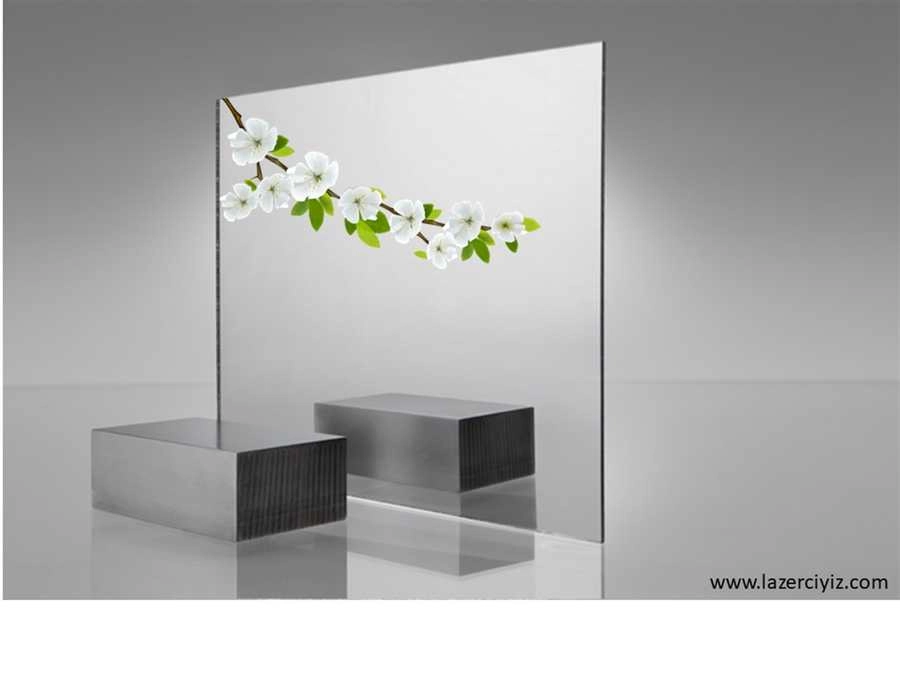 Aynalı Pleksi Gümüş 2,8 mm Yapışkanlı